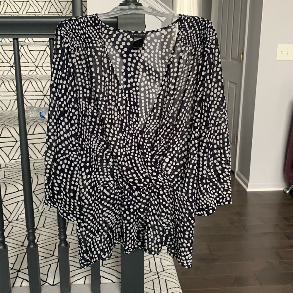 NWOT ANN TAYLOR BEAUTIFUL TOP